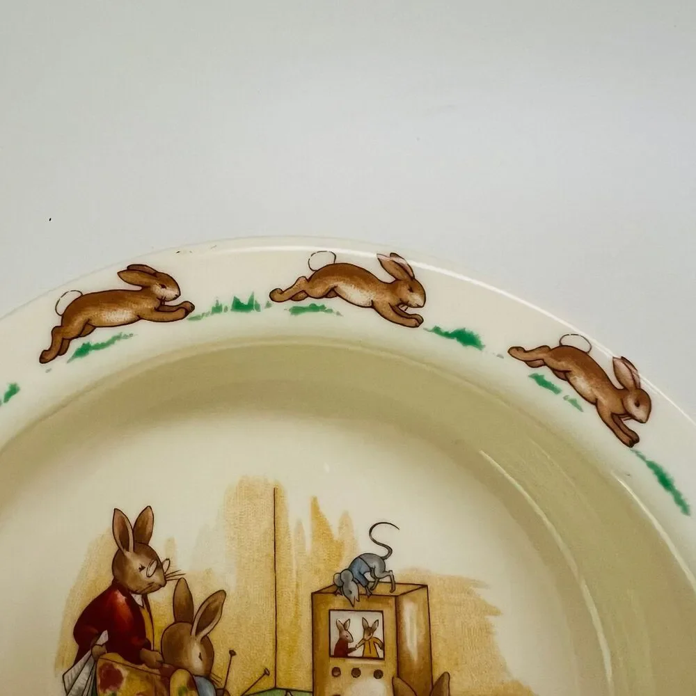 ROYAL DOULTON Bunnykins Rabbits Watching TV Children's Porridge Bowl
